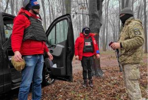 The image shows a simulation of humanitarian negotiations in Ukraine.